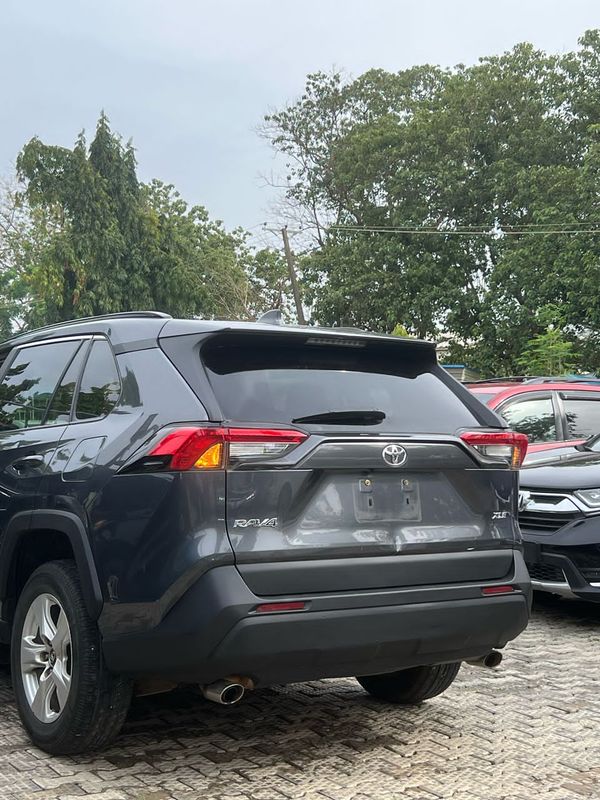 Thumbnail 10 of 2020 Toyota RAV4 XLE